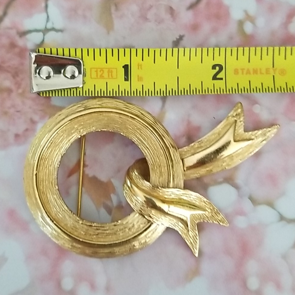 Vintage Mid Century Signed MONET Goldtone Bow Brooch Pin - Picture 13 of 14